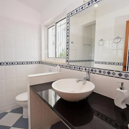 Villa In With Pool & Ocean Views