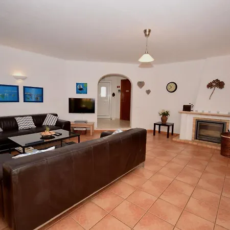 וילה In With Pool & Ocean Views