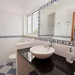 Villa In With Pool & Ocean Views